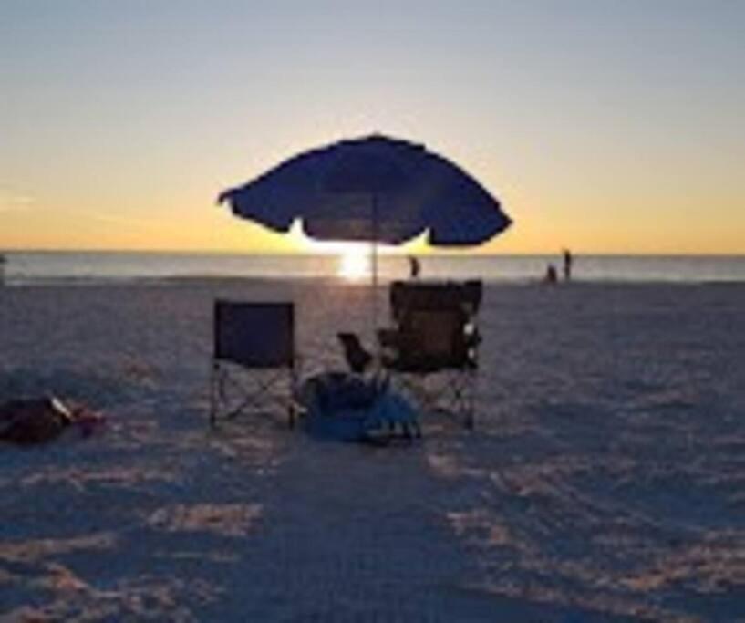 Charming Studio Unit Across From Lido Key Beach Sarasota Buitenkant foto
