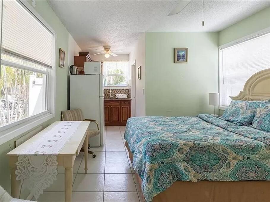 Charming Studio Unit Across From Lido Key Beach Sarasota Buitenkant foto